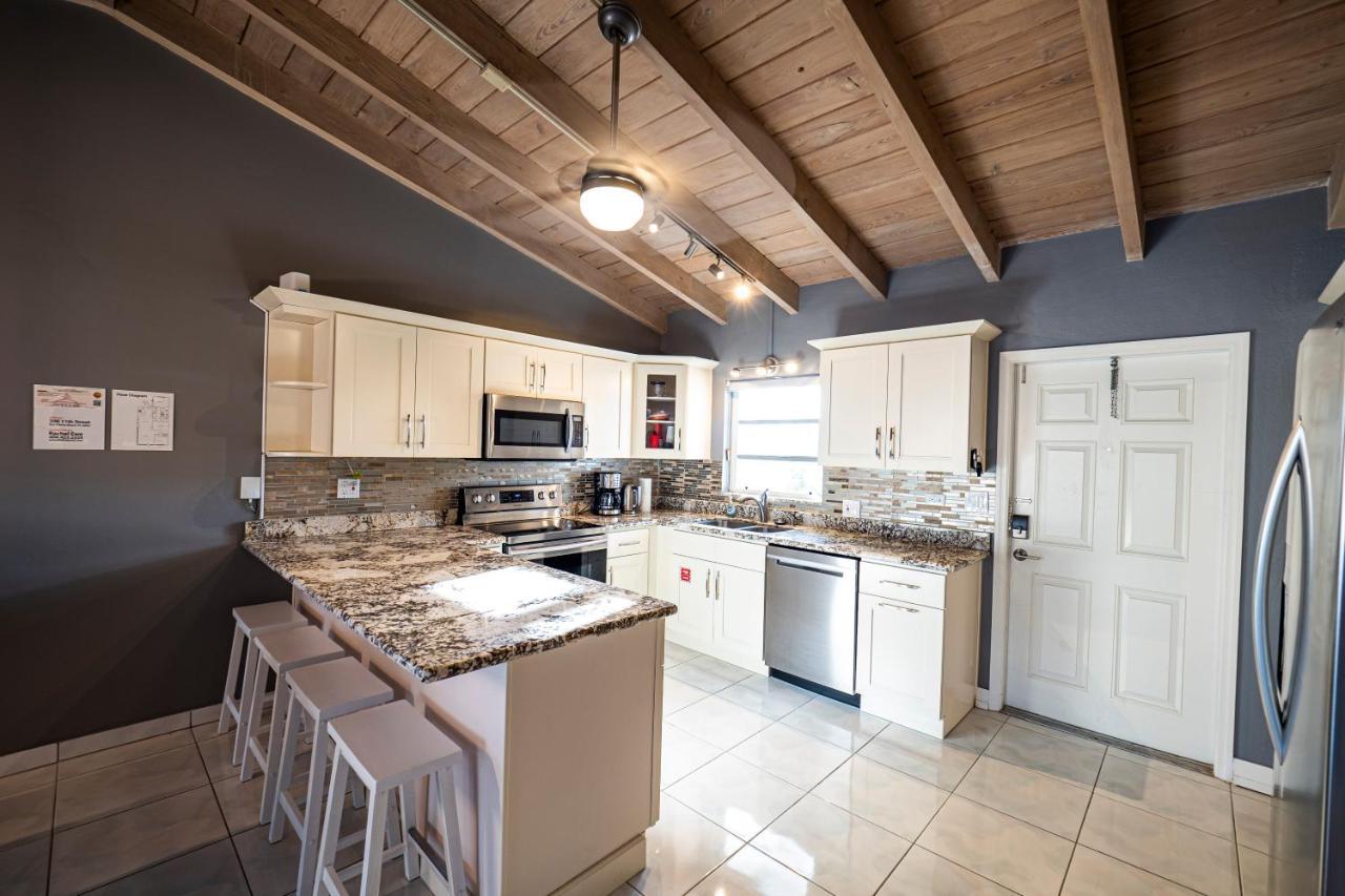 Key Colony Beach Newly Renovated 3Br2Ba Duplex With Private Dock 빌라 외부 사진